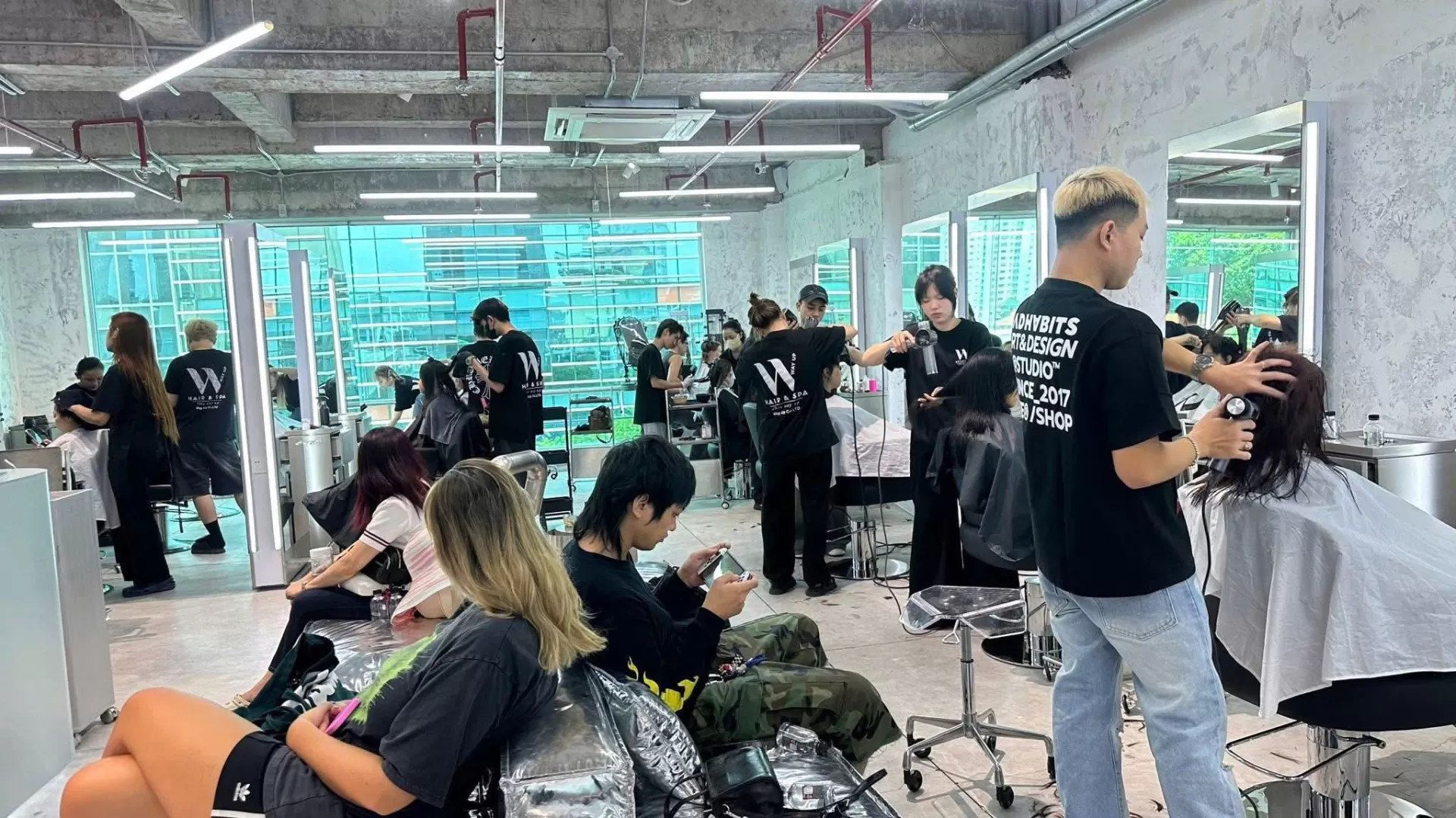 Tuyển Thợ Làm Tóc và Spa