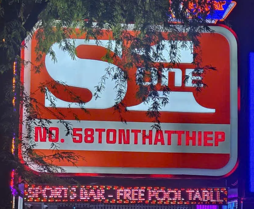 Tuyển Nhân Viên Phục Vụ Bar